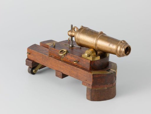 Model of a 12-pounder carronade on a mount