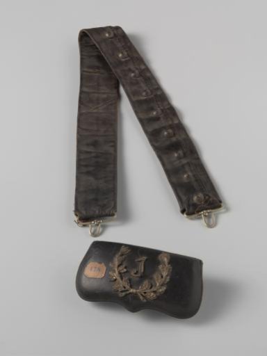 Cavalry cartridge pouch 1st regiment officers, Royal Army with giberneriem, officer of the artillery Royal Netherlands East Indies Army, ca. 1880