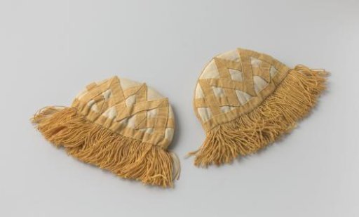 Pair of swallow's nests (shoulder covering) for drummers, pipers, and horn players of the national infantry