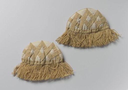 Pair of swallow's nests (shoulder coverings) for drummers, pipers, and horn players of the national infantry