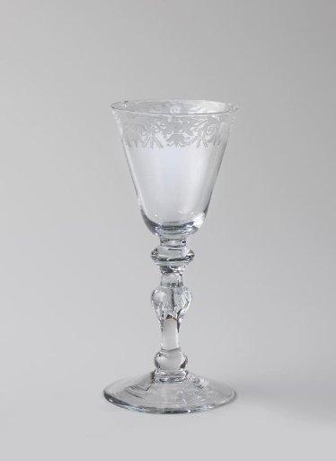 Goblet with an ornamental rim