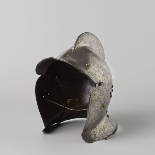 Burgundian storm hat with short crest