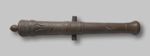 Smooth bronze cannon