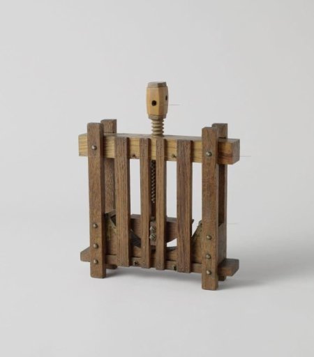 Model of a Chain Stopper