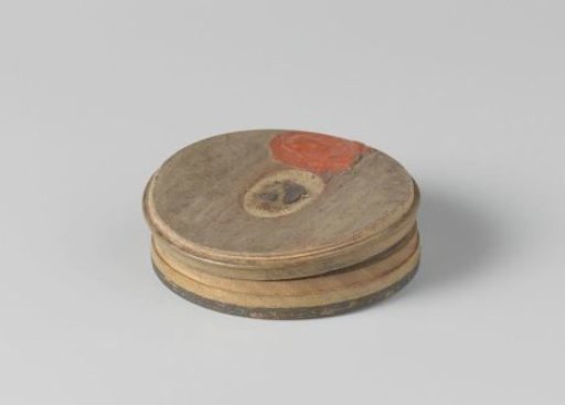 Snuffbox made from the wood of the ship of Van Speyk