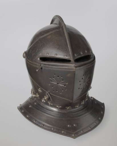Closed visor helmet of a horseman's harness
