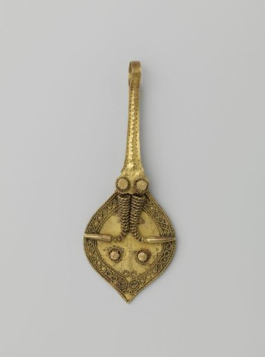 Gold earring