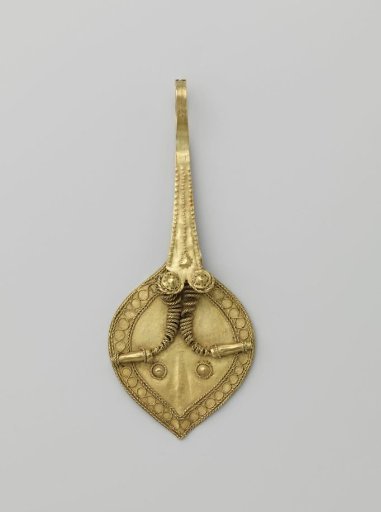 Gold ear ornament