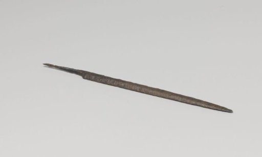 File, half-round without handle, with parallel grooves and very fine notches on both sides