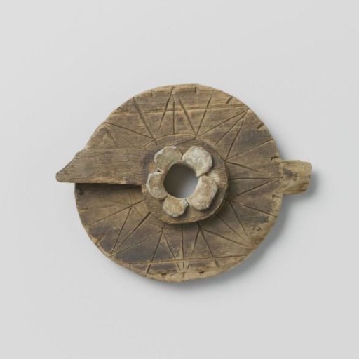 Measuring instrument, possibly for taking bearings, consisting of a round wooden disc with a rotating pointer on a lead axle