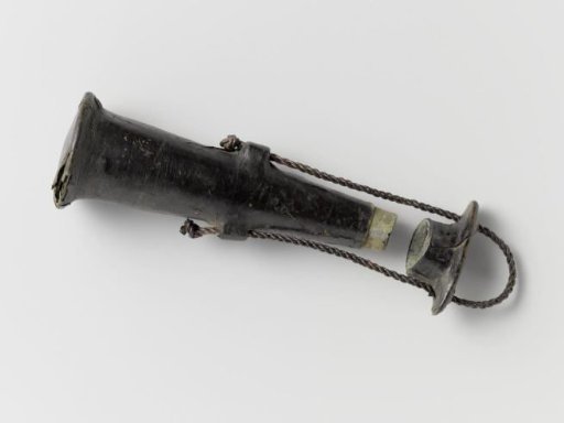 Musketmaat, complete with leather sheath and string