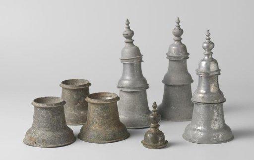 Salt cellar with lid