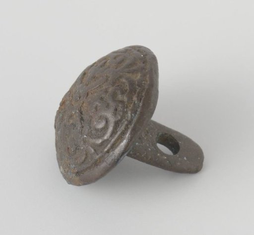 Knob with four lilies