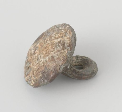 Button, round and flattened with a decorative pattern