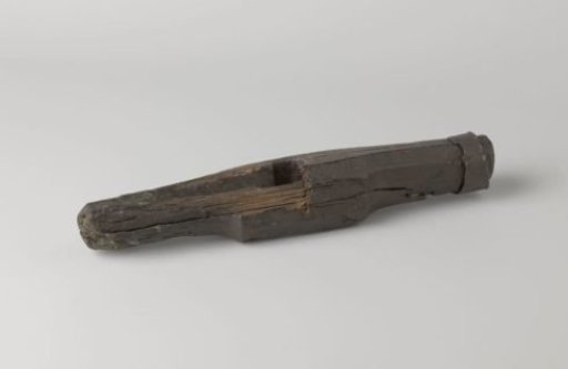 Caulking hammer with one iron ring and a hole in the middle
