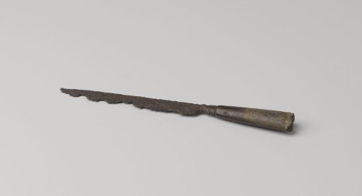 Table knife with horn handle