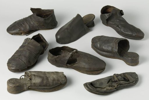 Left mule, size 35.5, decorated with a row of diagonally placed short gussets over the instep