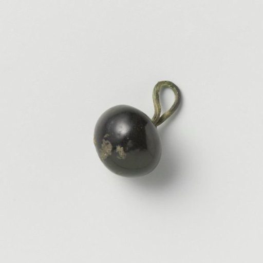 Knot consisting of a round ball with a copper wire eye
