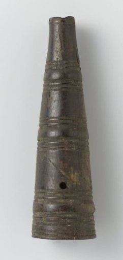 Whistle with one hole in the side and decorated with three ring bands
