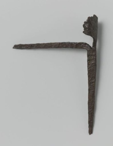 Candlestick consisting of a sleeve for the candle and two pins standing at right angles to each other