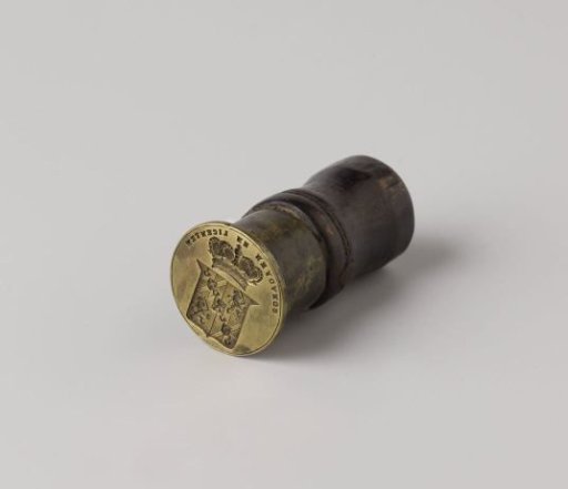Copper cachet with royal coat of arms and inscription: convoyen en licenten