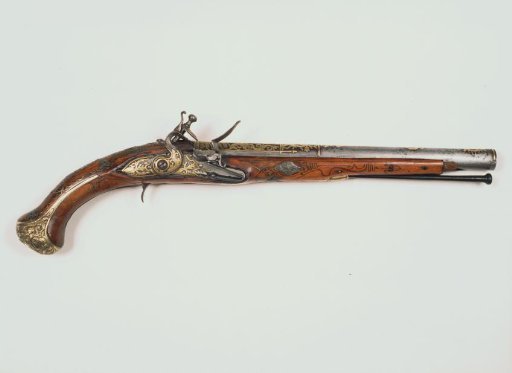 Cavalry pistol with flintlock