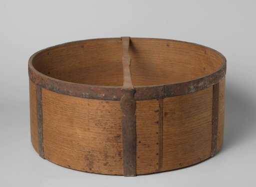 Wooden grain measure.