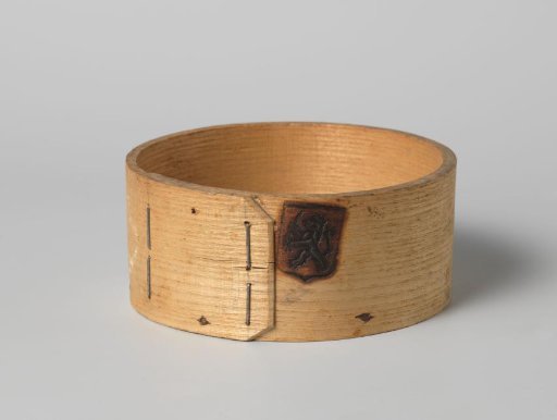 Wooden grain measure.