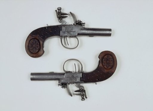 Pocket pistol with flintlock