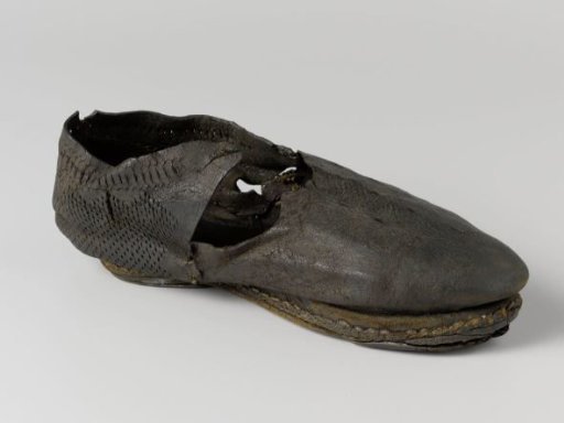 Left shoe, size 35