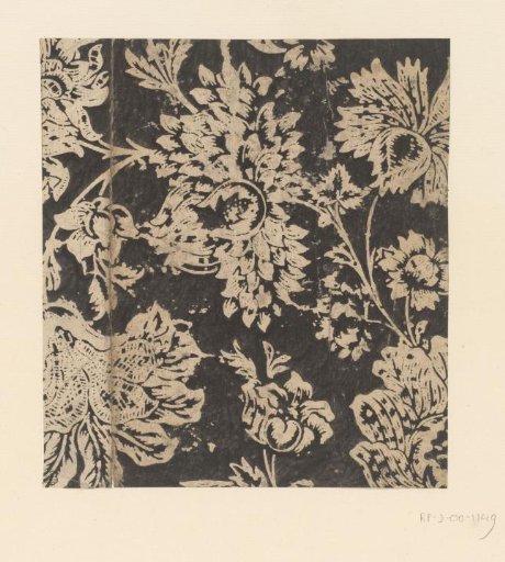 Sheet with a pattern of flowers