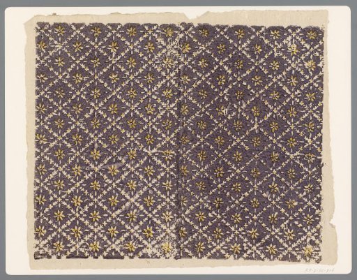 Sheet with diamond pattern with flower as field filling