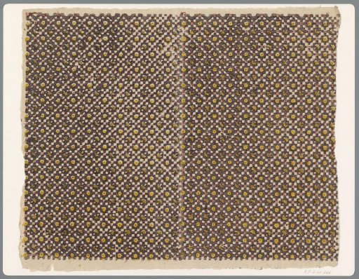 Sheet with diamond pattern with flower motif in square motif