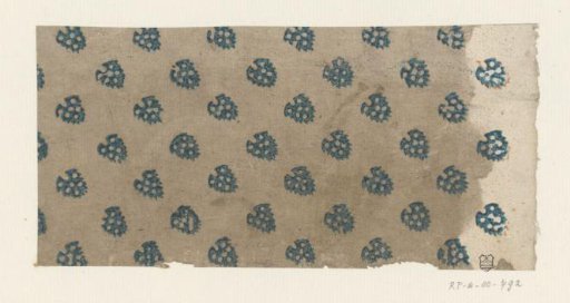 Sheet with scattered pattern of leaf motif