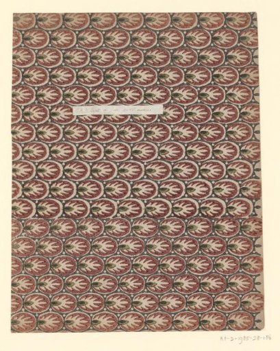 Sheet with band pattern of cut-out leaf motif in an oval