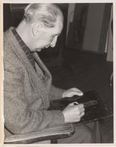 Jan Poortenaar drawing with an etching needle on a plate