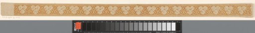 Border decoration with a pattern of braided ornaments