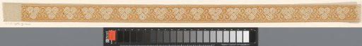 Border decoration with a pattern of braided ornaments