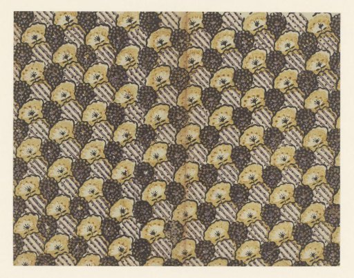 Sheet with an alternating scattered pattern of floral motifs