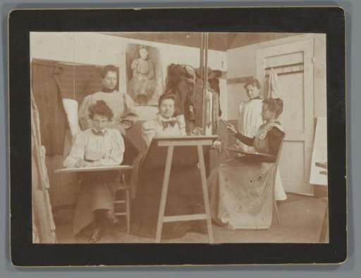 Five female artists in the studio of Philip Zilcken