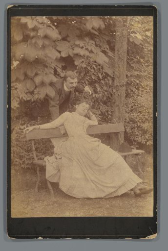 Jeannette Bouman-de Lange and Jan Bouman on a bench in a park