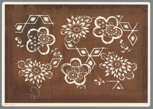 Pattern with flowers and diamonds