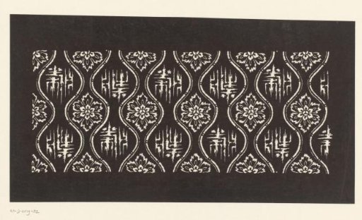 Template with a vertical stripe pattern