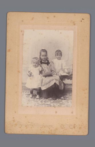 Portrait of Johanna Geertruida, Lucas and Willem Jonker