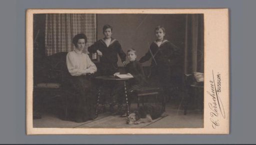 Group portrait of Johanna Geertruida, Lucas, Willem and Goverdus Henricus Jonker