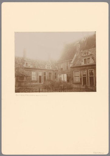 Courtyard of the Buiten-Proveniershuis in Kampen