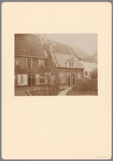 Courtyard of the Buiten-Proveniershuis in Kampen