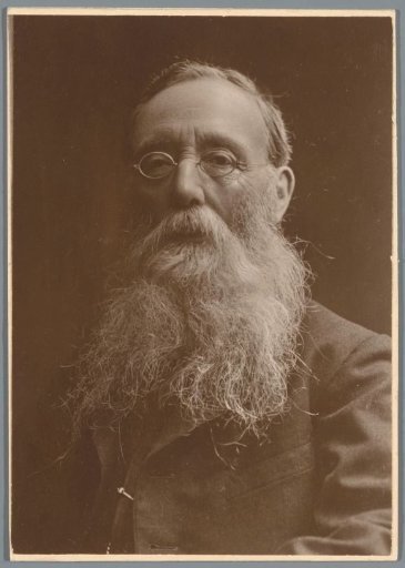 Portrait of an unknown man with beard and glasses, designated as Professor J. van Leeuwen