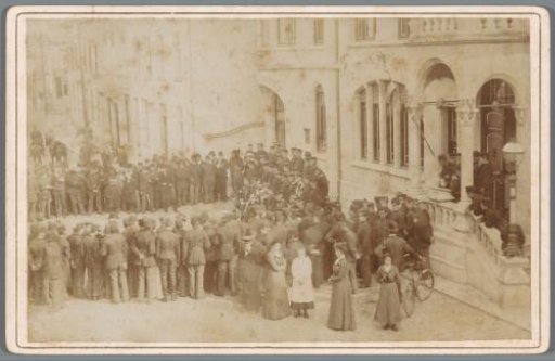 Soldiers in front of the town hall of Valkenburg