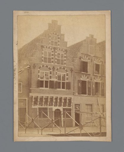 View of two decorated facades on the Donkere Gaard at Oudewater